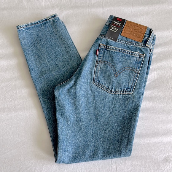Levi's Denim - Levi’s Wedgie Icon Fit Ankle Jeans, size 25 x 27, light wash